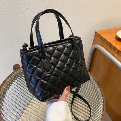 Texture French Mini Portable Bucket Bag Women's New Spring Commuter Shoulder Bag Western Style Messenger Bag