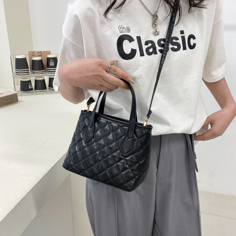 Texture French Mini Portable Bucket Bag Women's New Spring Commuter Shoulder Bag Western Style Messenger Bag