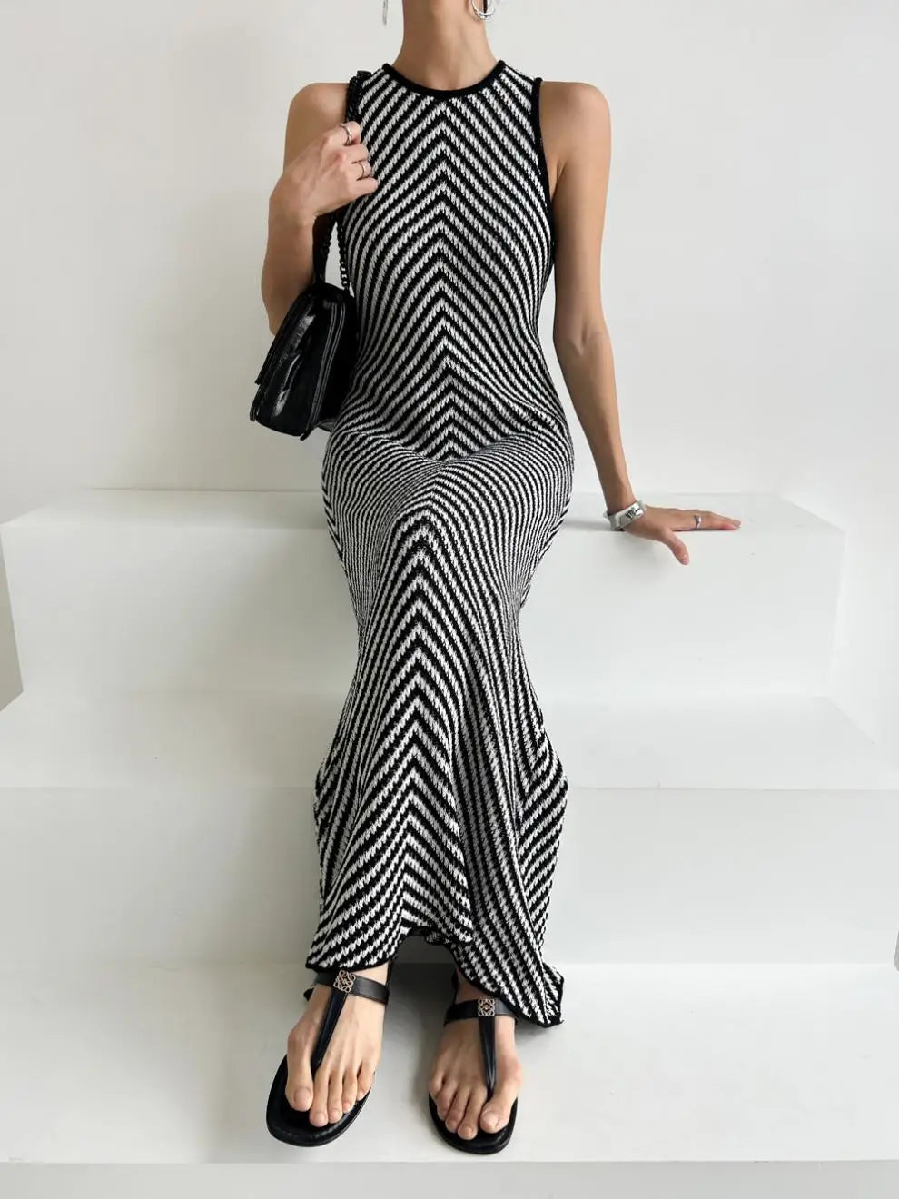 Korean chic early spring round neck striped contrast stitching hip-hugging slim sleeveless knitted dress