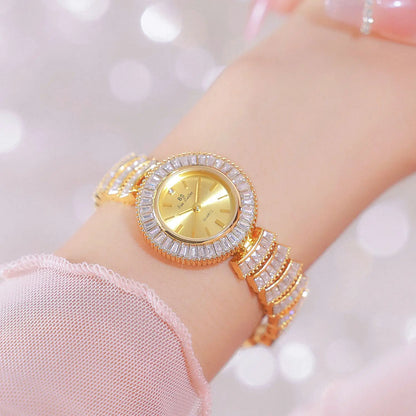 UTHAI Women Watch Light Luxury Brand Female Bracelet Exquisite Mermaid Full Diamond Waterproof Ladies Fashion Quartz Watches