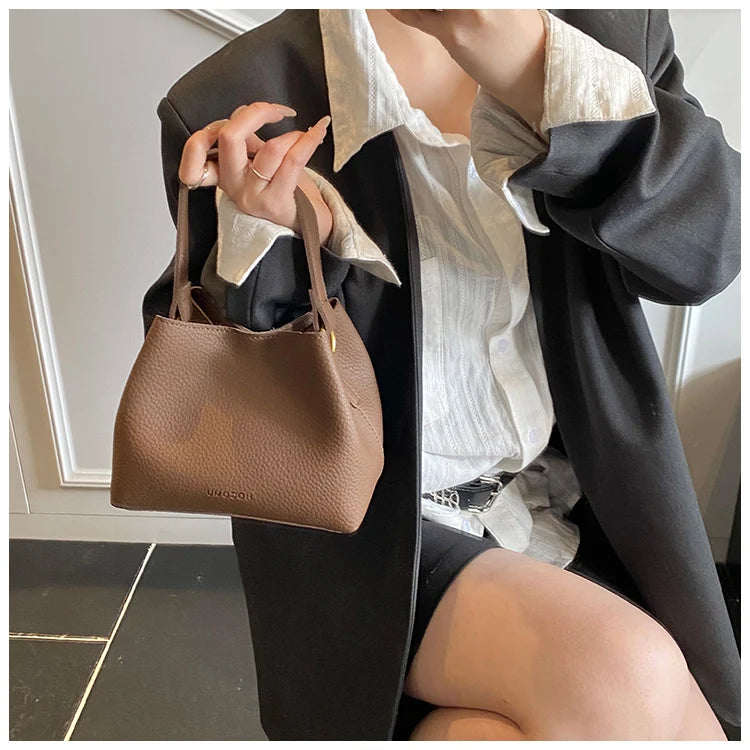 Handheld bucket bag, women's fashionable small handbag, outdoor commuting crossbody bag