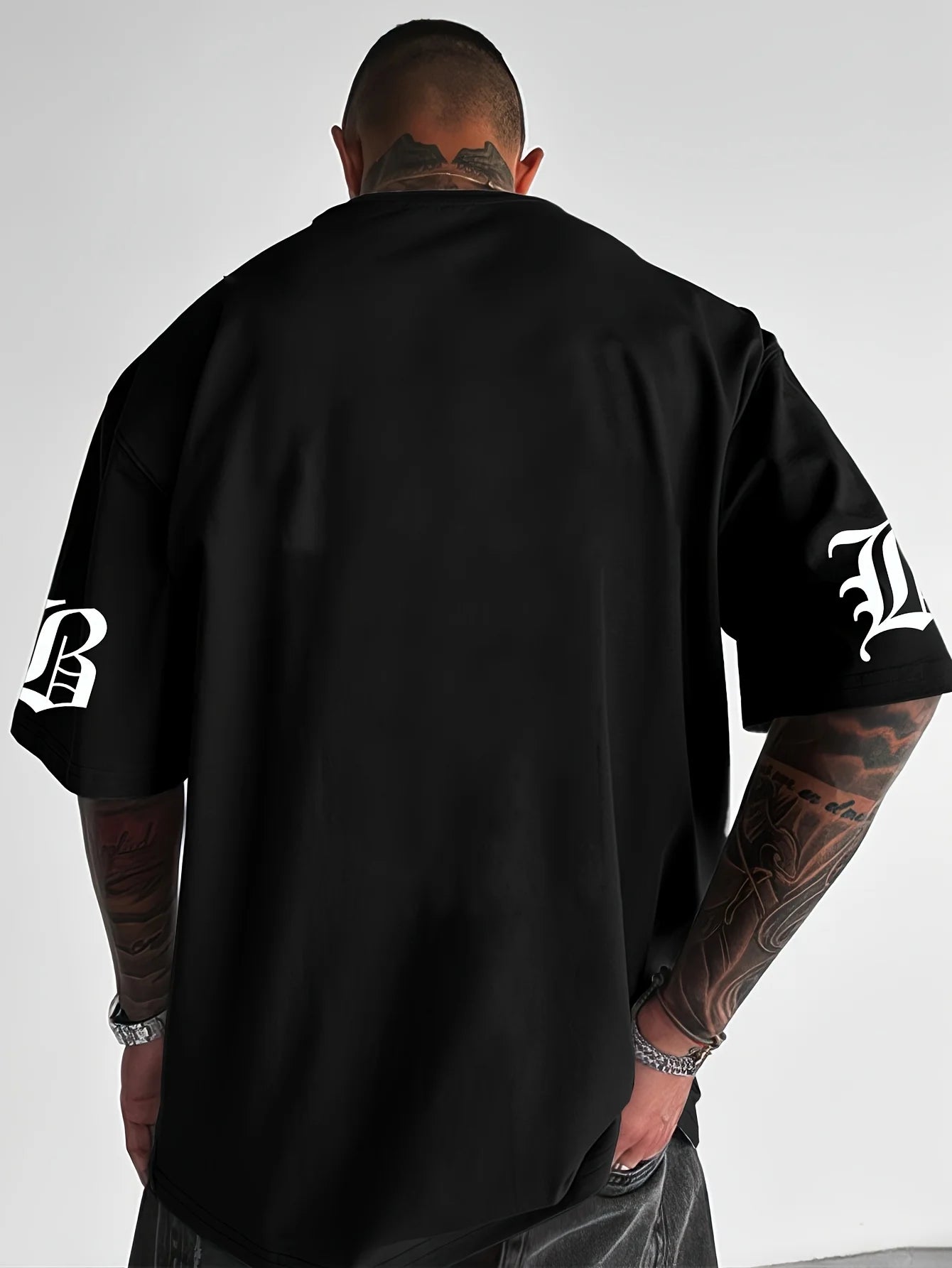 The new men's T-shirt for summer 2025 is a casual fashionable sporty breathable soft and simple 3D letter print