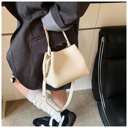 Handheld bucket bag, women's fashionable small handbag, outdoor commuting crossbody bag