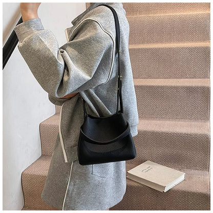 Handheld bucket bag, women's fashionable small handbag, outdoor commuting crossbody bag