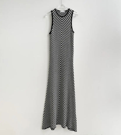 Korean chic early spring round neck striped contrast stitching hip-hugging slim sleeveless knitted dress