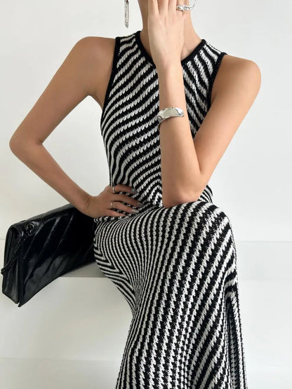 Korean chic early spring round neck striped contrast stitching hip-hugging slim sleeveless knitted dress