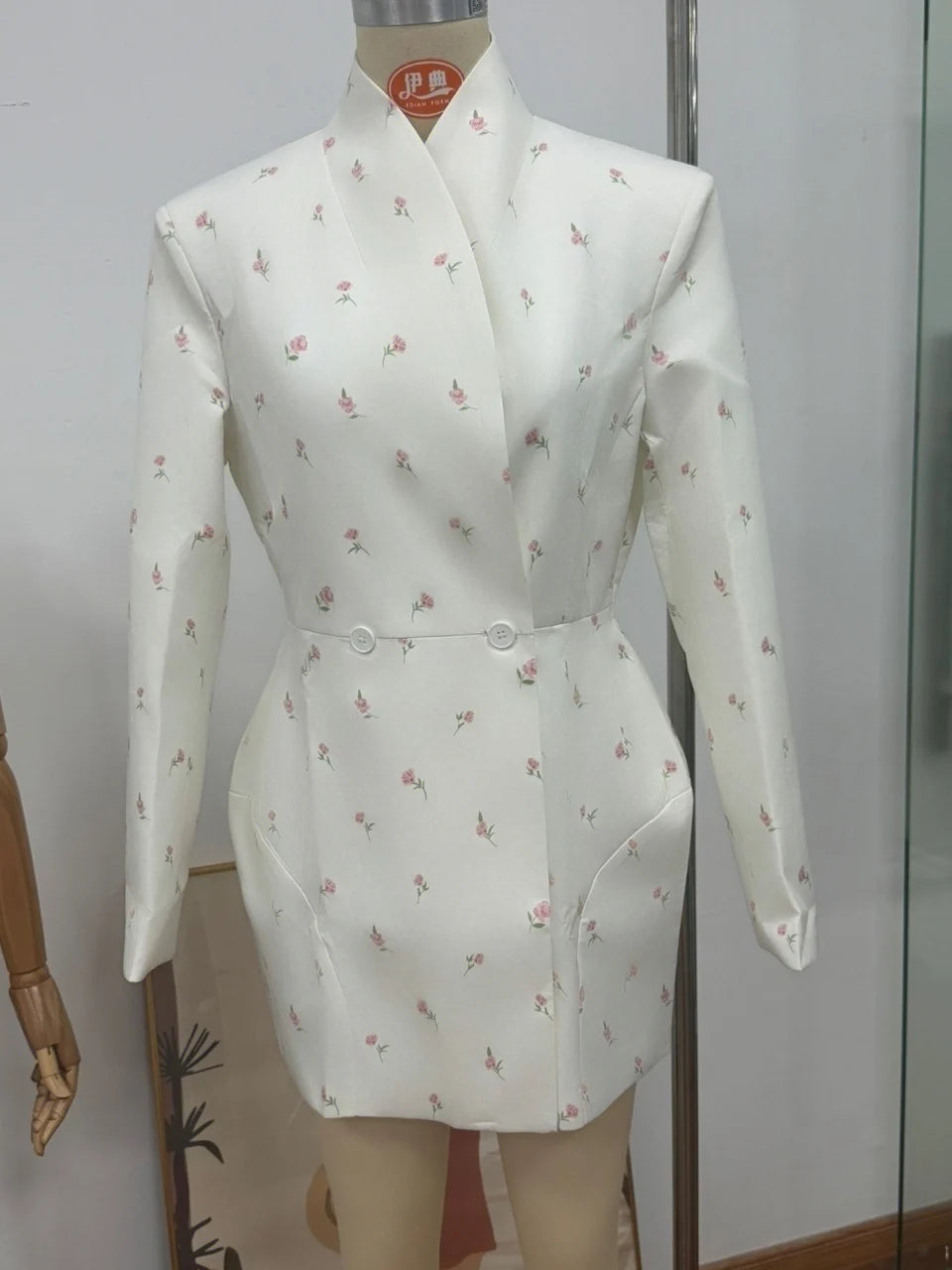 White Waist Cinching Floral Shoulder Pad Blazer Long Sleeve Single Breasted Jacket for Summer 2025 Elagant Female Outwear