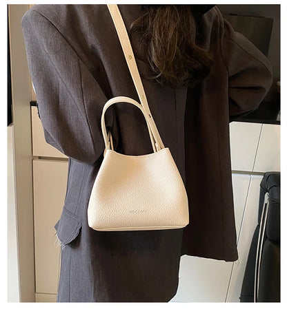 Handheld bucket bag, women's fashionable small handbag, outdoor commuting crossbody bag
