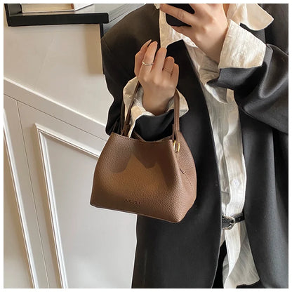Handheld bucket bag, women's fashionable small handbag, outdoor commuting crossbody bag