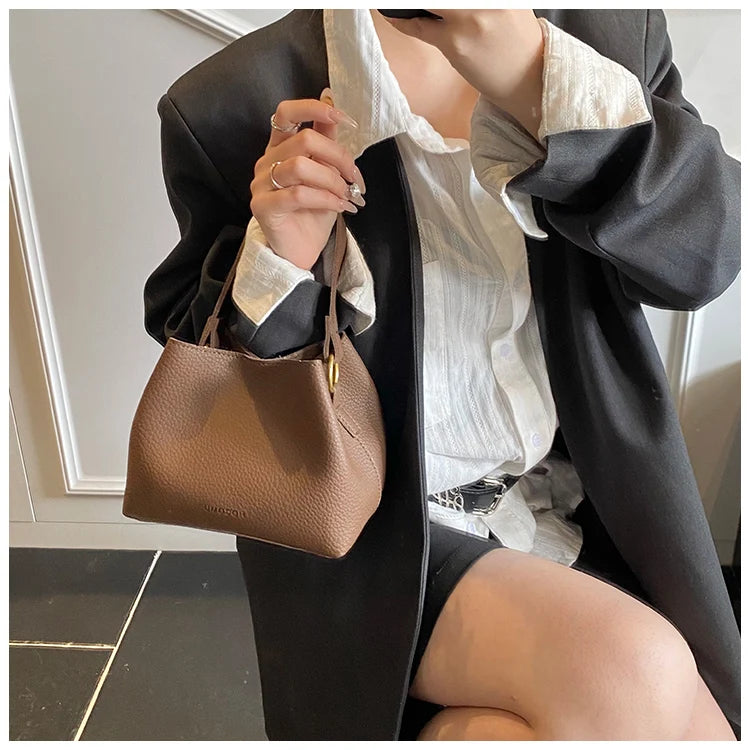 Handheld bucket bag, women's fashionable small handbag, outdoor commuting crossbody bag